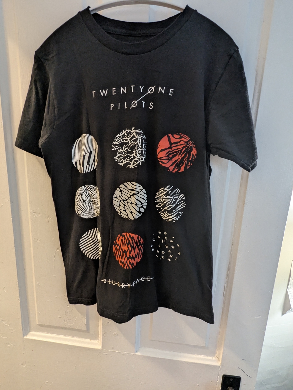 Hot Topic Black Tee with White & Red Circle Graphics - Twenty One Pilots